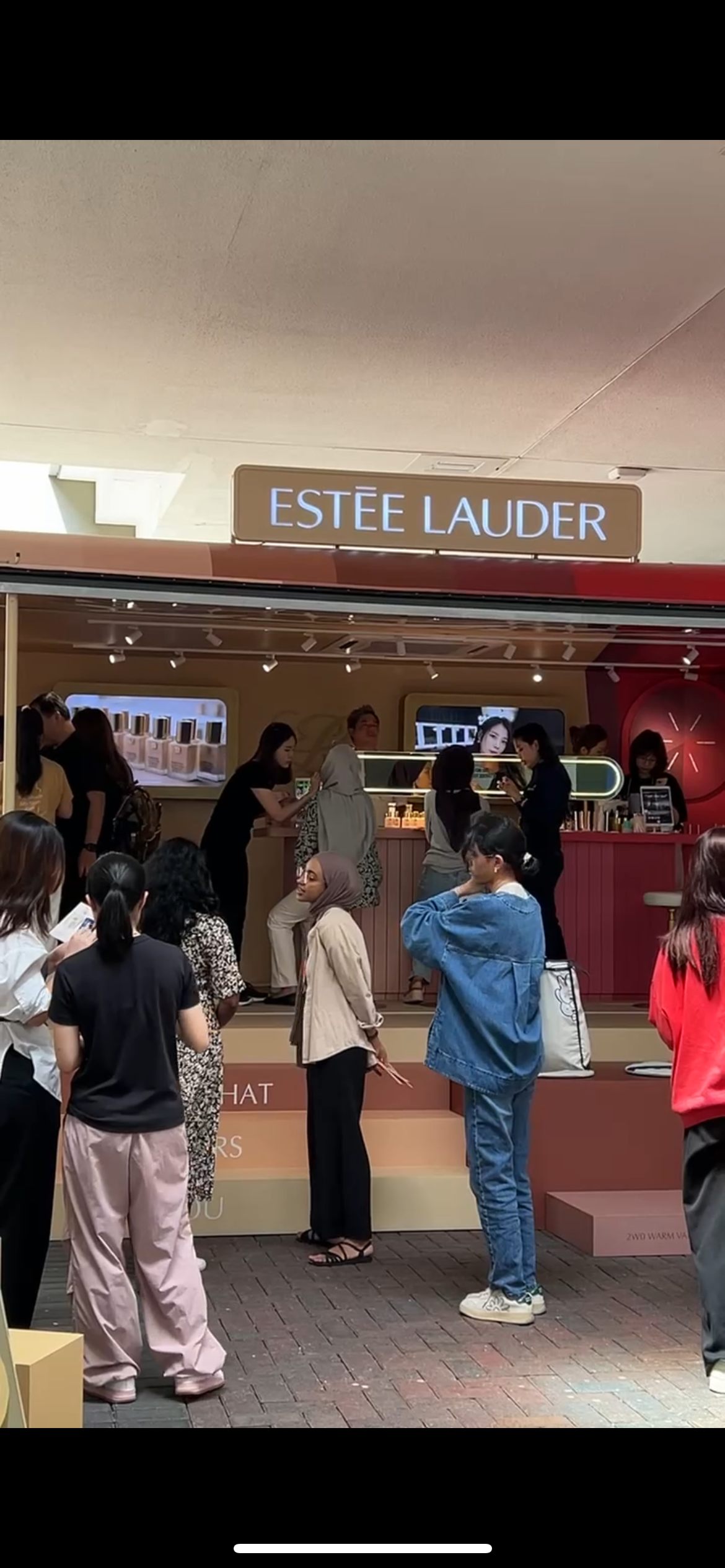 Estée Lauder Makeup Session & Student Engagement